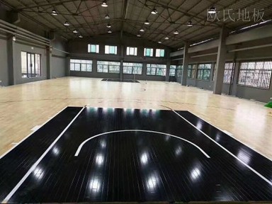 籃球館木地板的施工結(jié)構(gòu)，說得很具體